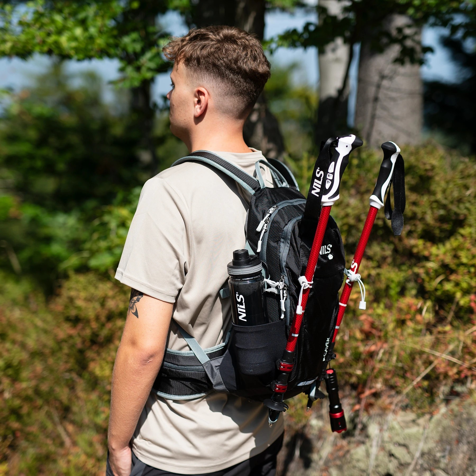 NILS CAMP Tourist Caver 18 liter backpack zwart rugzak+ regenhoes - Afbeelding 15